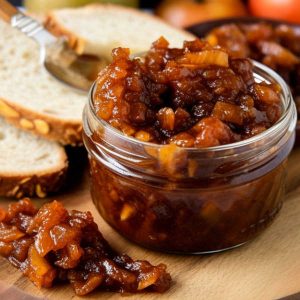 Apple Chilli Raisin Chutney